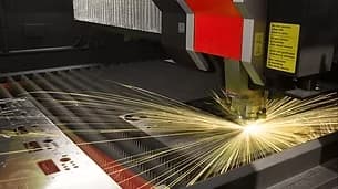 חיתוך לייזר Amada Ensis 3015